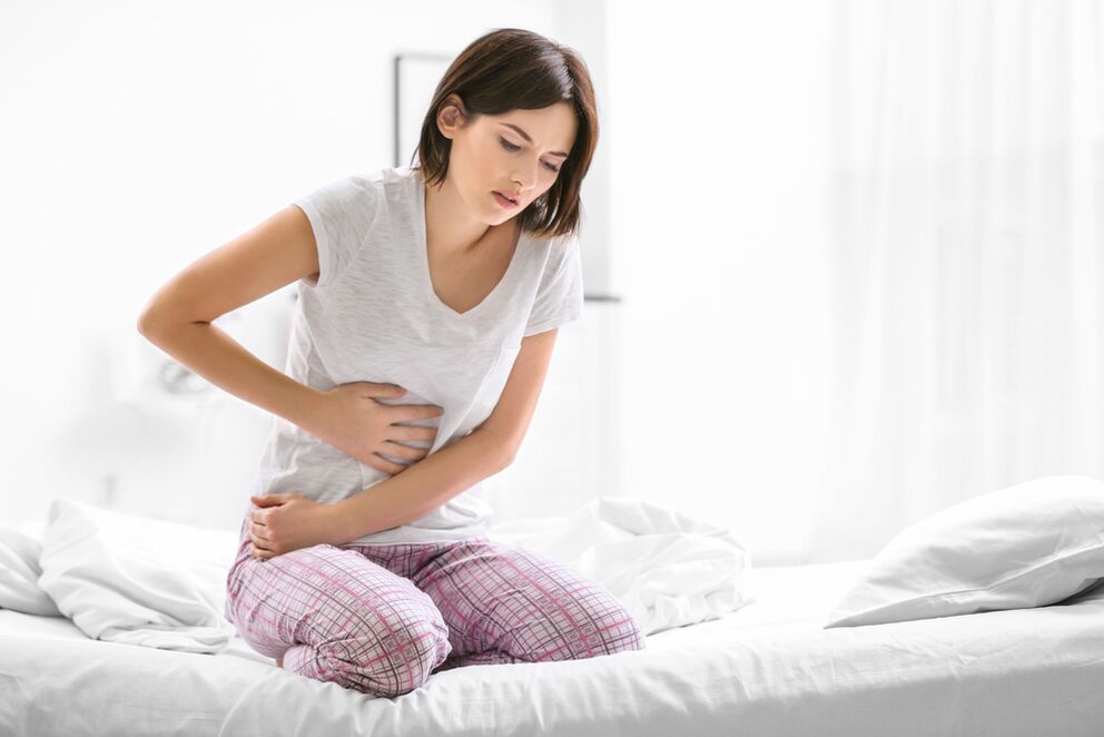 douleurs abdominales comme symptôme de la présence de parasites
